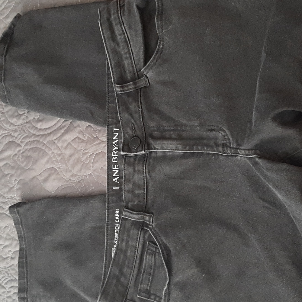 Black Stonewashed Jean Capris